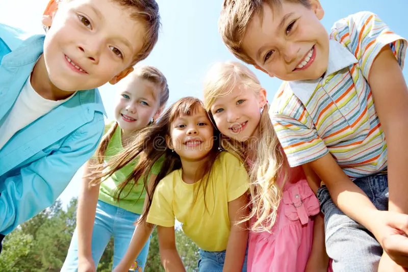five-happy-kids-13566435